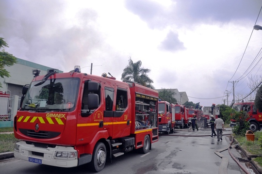 TP HCM: Cháy dữ dội trong KCN Vĩnh Lộc