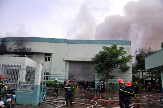 TP HCM: Cháy dữ dội trong KCN Vĩnh Lộc