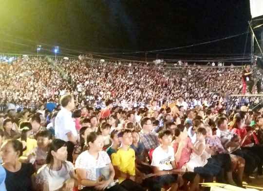 Hàng ngàn người dân tham gia Festival Biển 2015