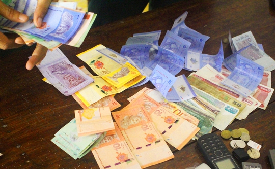 Nhiều tang vật thu giữ từ cac nghi phạm