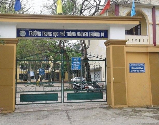 Trường Nguyễn Trường Tộ, TP.Vinh nơi nam sinh T và nữ sinh D đang học.