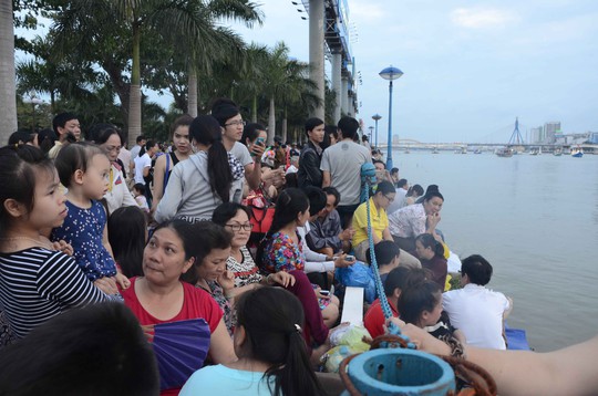 Đổ về Đà Nẵng xem pháo hoa