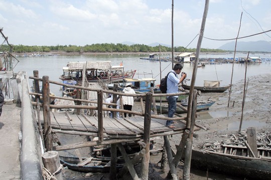 Bến ghe ra bè