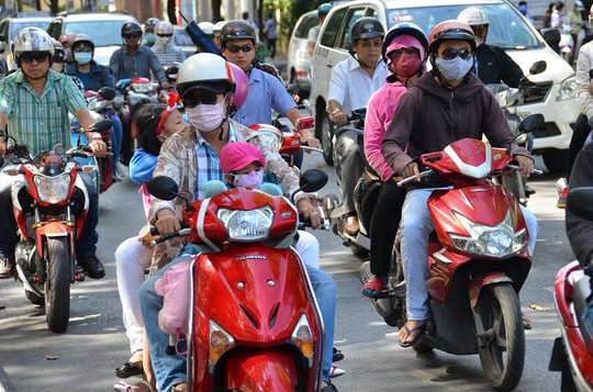 Từ ngày 1-5, TP HCM thực hiện việc thu phí sử dụng đường bộ đối với mô tô, xe máyẢnh: Ngọc Thủy Từ ngày 1-5, TP HCM thực hiện việc thu phí sử dụng đường bộ đối với mô tô, xe máyẢnh: Ngọc Thủy