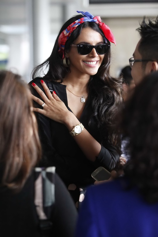 Hoa hậu Thế giới 2011 rạng rỡ đến TP HCM - Báo Người lao động