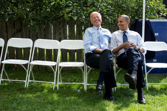 Phó Tổng thống Joe Biden (trái) là một trong những người chào đón ông Obama gia nhập mạng xã hội Twitter. Ảnh: Twitter