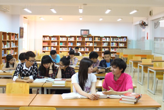 Không phải ai cũng có điều kiện đến thư viện đọc sách, ngay cả người dân đô thị Ảnh: Hoàng Triều