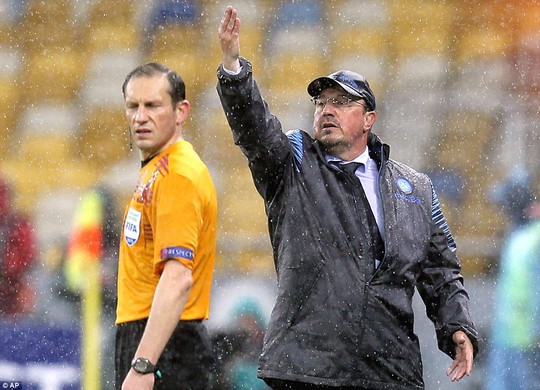 Cựu HLV Liverpool Benitez không thể giúp Napoli thoát khỏi trận thua trước đại diện của Ukraine