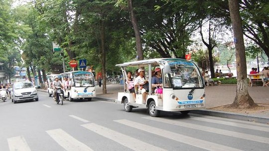 Xe điện chở khách tại Hà Nội. Ảnh minh họa