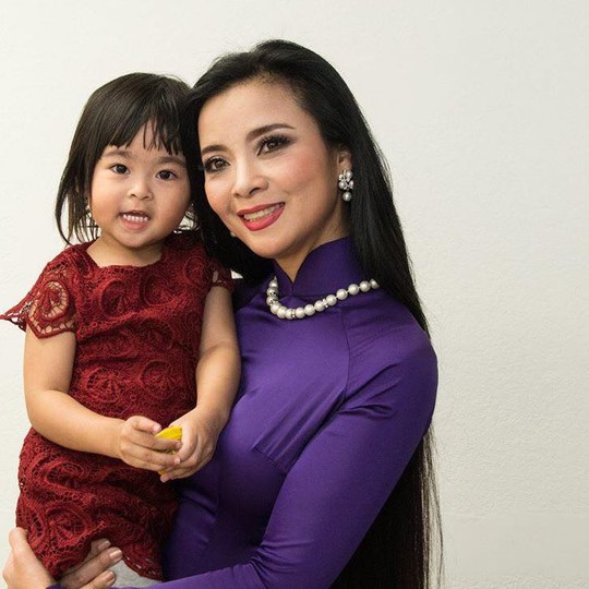 Hồng Loan hết mình vì các nghệ sĩ cải lương "gạo cội"