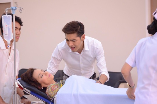 "Nữ hiệp áo đen" Ornjira Lamwilai thành cô dâu ngoan hiền