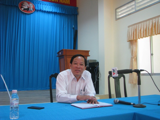 Ông Nguyễn Thành Nguyện – Giám đốc Sở GD-ĐT tỉnh Trà Vinh công bố quyết định kỷ luật số học sinh đánh bạn và những người liên quan tại buổi họp báo.
