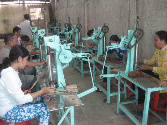 Tịnh xá Ngọc Châu Như đã đào tạo nghề làm nhang cho hàng trăm người mù nghèo