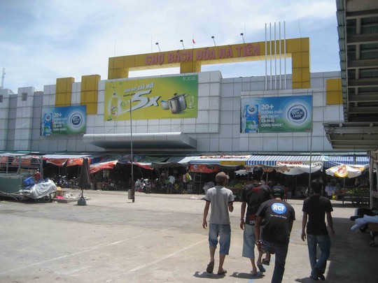 Hàng Thái Lan nhập lậu tràn ngập chợ Hà Tiên