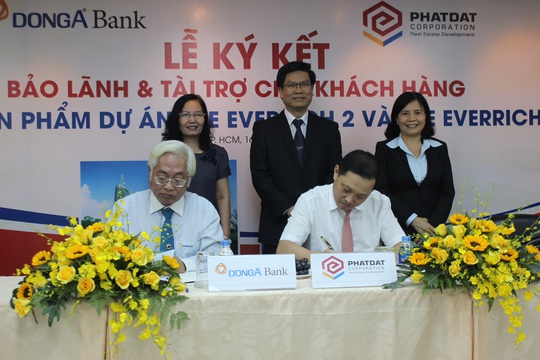 Lãnh đạo DongA Bank và Phát Đạt ký kết bảo lãnh dự án