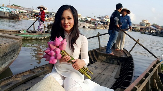 Nữ ca sĩ hải ngoại hết lòng vì MV về Việt Nam