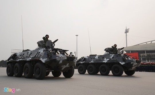 Xe thiết giáp bộ binh bánh lốp (BTR - 60PB) của Bộ Tư lệnh Thủ đô.