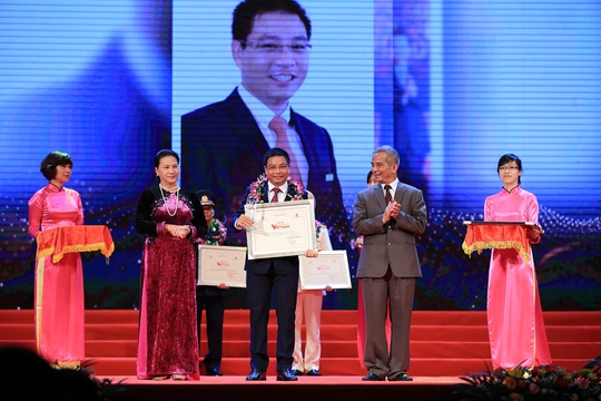 Chủ tịch HĐQT VietinBank được tôn vinh trong chương trình “Vinh quang Việt Nam lần thứ XII - năm 2015”. Ảnh: Hải Nguyễn