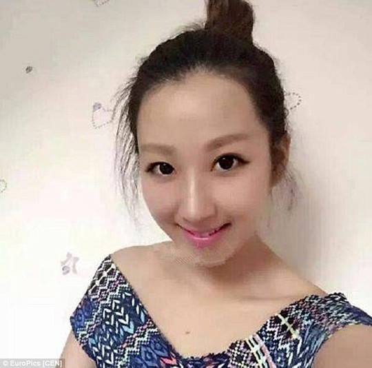 The 29 year old was dining with family when she got into an argument with the male waiter and complained. Pictured above is Ms Lin before got attacked
