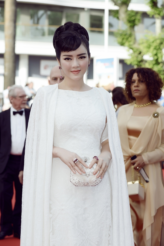 Lý Nhã Kỳ đẹp tinh khôi "đọ dáng" cùng Phạm Băng Băng tại Cannes