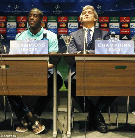 HLV Pellegrini và Yaya Toure trong buổi họp báo