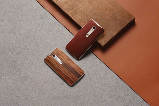 Dòng Moto X 2015 đều có thể thay đổi màu sắc, chất liệu vỏ lưng máy.