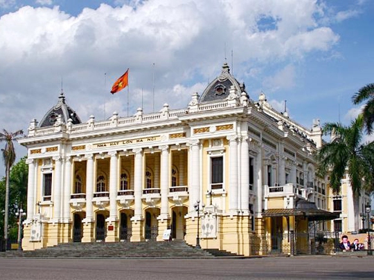 Nhà hát lớn Hà Nội với màu vàng nhạt trước khi đang được sơn màu mới rực rỡ hiện nay - Ảnh: TTVH Nhà hát lớn Hà Nội với màu vàng nhạt trước khi đang được sơn màu mới rực rỡ hiện nay - Ảnh: TTVH