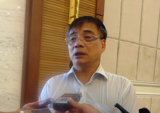 TS Trần Đình Thiên trả lời phỏng vấn báo chí tại Diễn đàn Kinh tế mùa thu 2015 - Ảnh: Thuỳ Dương TS Trần Đình Thiên trả lời phỏng vấn báo chí tại Diễn đàn Kinh tế mùa thu 2015 - Ảnh: Thuỳ Dương
