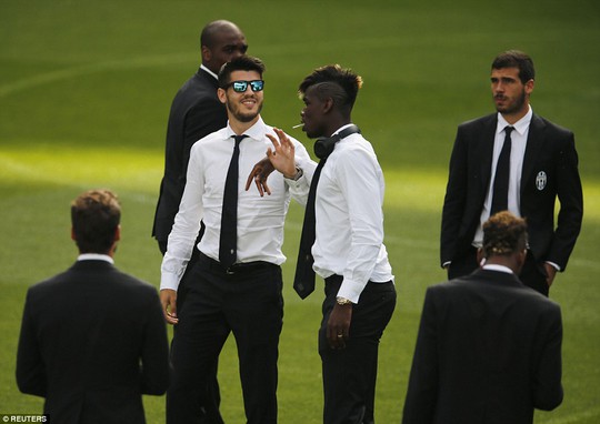 Cựu cầu thủ Real Madrid Morata (đeo kính), người đã ghi bàn cho Juventus trong trận lượt đi