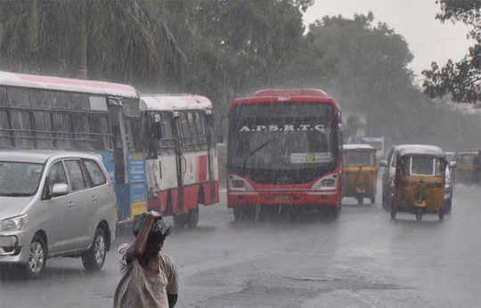 Mưa xuất hiện ở Hyderabad hôm 31-5. Ảnh: thehansindia.com  