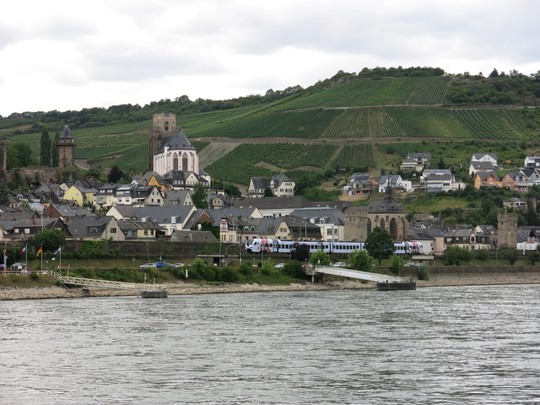 Ngắm những lâu đài cổ bên dòng sông Rhein