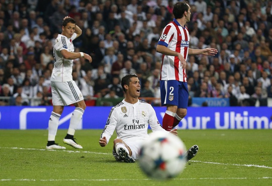 Ronaldo là người kiến tạo tuyệt vời cho Chicharito ghi bàn thắng vàng