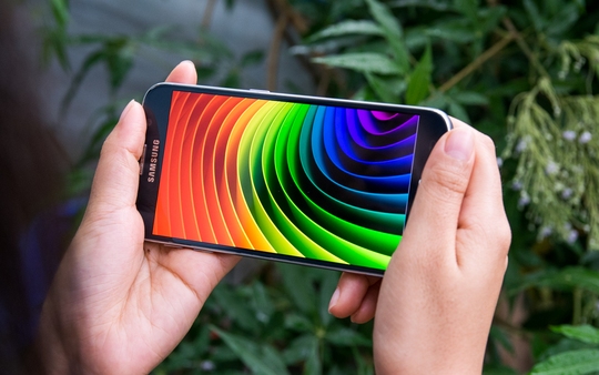 Màu sắc thể hiện tươi tắn là điểm mạnh của Galaxy S6.