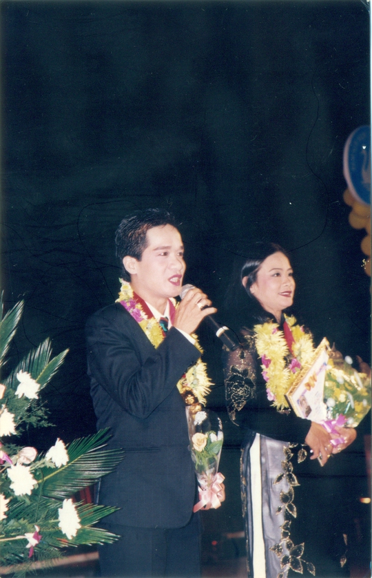 Minh Nhí và Tú Trinh đoạt giải Mai Vàng năm 1999 - lễ trao giải tại CVVH Đầm Sen