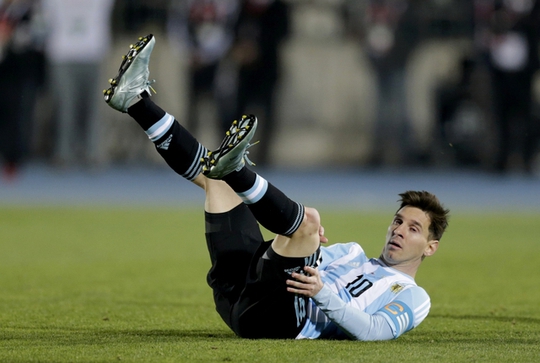 Messi tạm chia tay tuyển Argentina vì áp lực