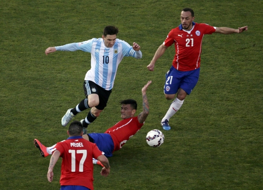 Messi tạm chia tay tuyển Argentina vì áp lực