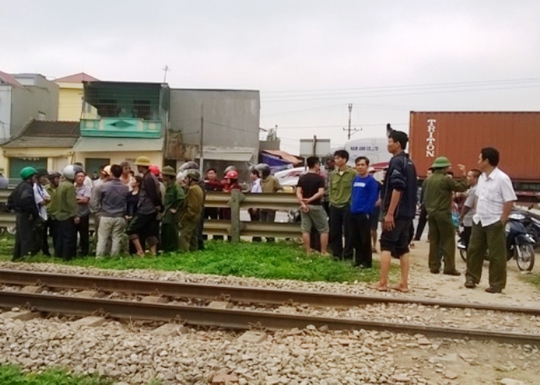 Hiện trường nơi xảy ra vụ tai nạn người thanh niên bị tàu hỏa tông chết Hiện trường nơi xảy ra vụ tai nạn người thanh niên bị tàu hỏa tông chết