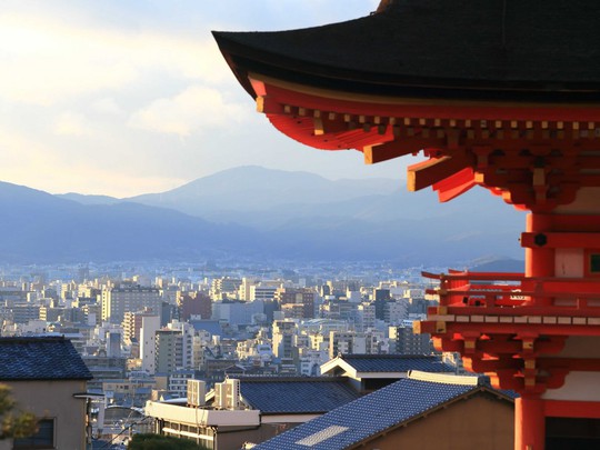 Dền Kiyomizu-dera là một trong những nơi tuyệt nhất để ngắm toàn cảnh thành phố