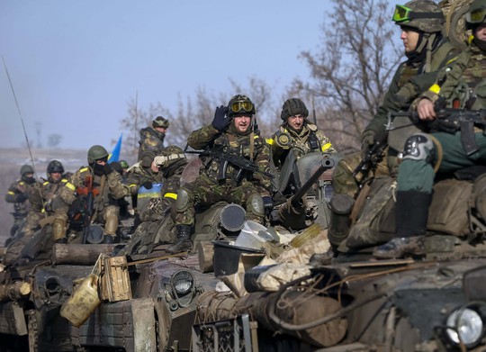Binh sĩ Ukraine gần Debaltseve, miền Đông UkraineẢnh: REUTERS
