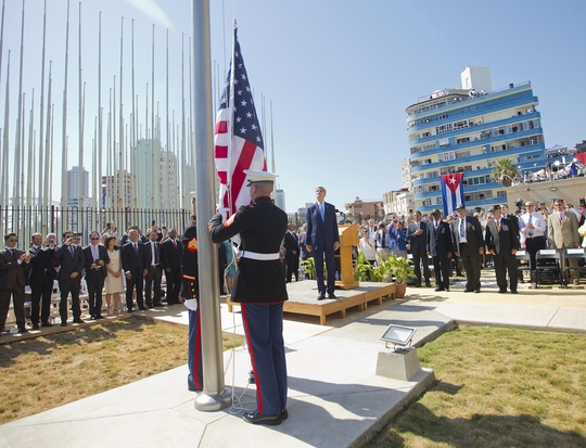 Ngoại trưởng Mỹ John Kerry chủ trì lễ thượng cờ Mỹ tại đại sứ quán Mỹ ở HavanaẢnh: REUTERS