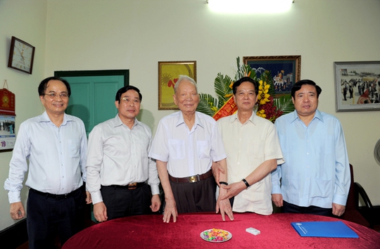 Thủ tướng, Bộ trưởng Phùng Quang Thanh thăm Đại tướng Lê Đức Anh