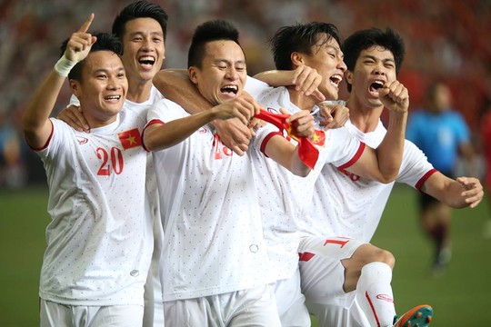 Từ phải sang: Công Phượng, Hồng Quân và Huy Toàn, 3/4 cầu thủ U23 VN lọt vào đội hình tiêu biểu SEA Games 28