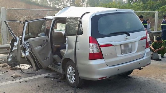 Cả 3 người Hàn Quốc đều tử vong trên chiếc Toyota Innova trong vụ tai nạn giao thông kinh hoàng - Ảnh: OtoFun