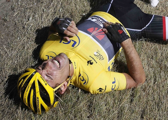 Áo vàng chặng 3 Cancellara đau đớn vì gãy cột sống nhưng vẫn hoàn thành chặng đua