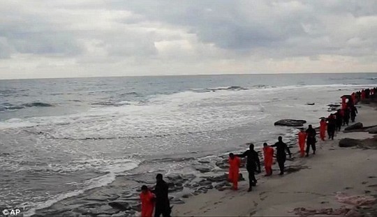 Vụ hành quyết con tin của IS ở Libya. Ảnh: AP
