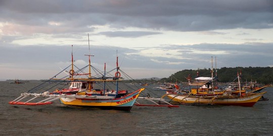 Tổng thống Duterte muốn cấm ngư dân hai nước Trung Quốc và Philippines đánh cá trong bãi cạn Scarborough. Ảnh: REUTERS