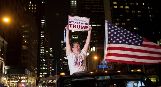 Cử tri mừng chiến thắng của ứng viên Trump. Ảnh: Reuters