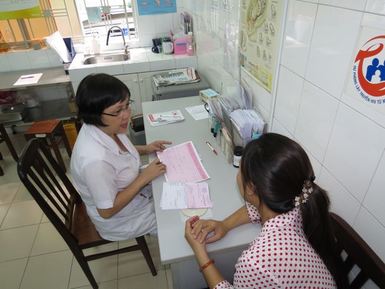 Tư vấn cho thai phụ tại Trung tâm Chăm sóc sức khỏe sinh sản TP HCM