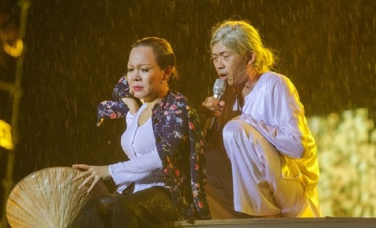 
Hoài Linh và Việt Hương trong live show “Hương show”
