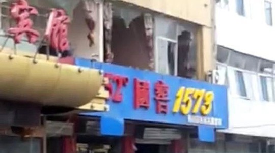 
Nhiều tòa nhà bị hư hại. Ảnh: WEIBO
